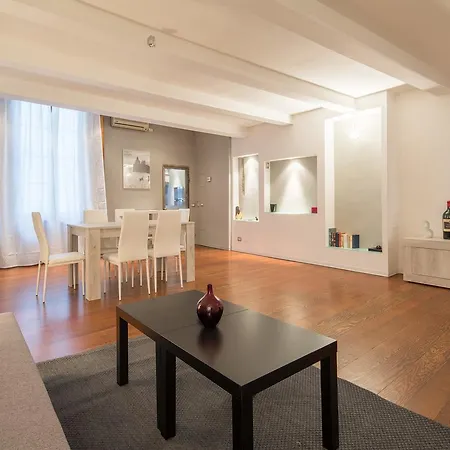 Serragli Loft شقة