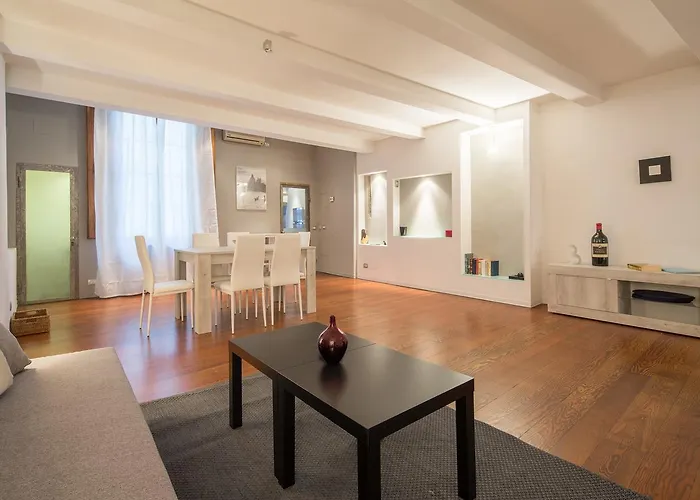Serragli Loft 아파트