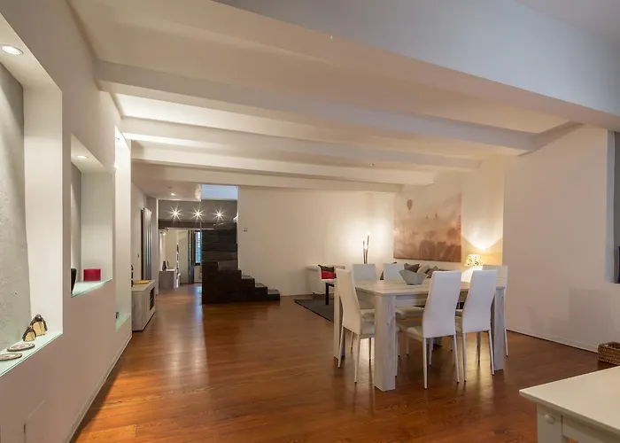 Serragli Loft 아파트 *